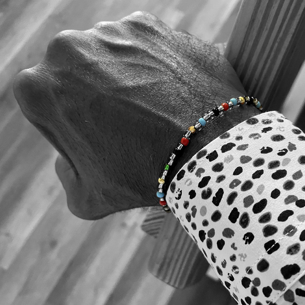 Multi-color beaded bracelet 